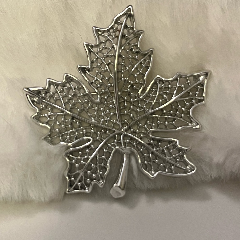Sarah Coventry Silver Leaf Brooch